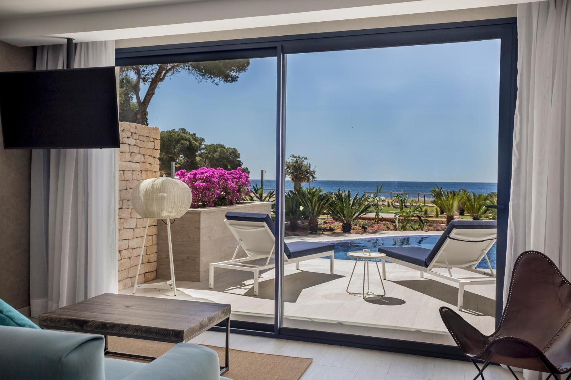 Royal Suite Direct Pool Access