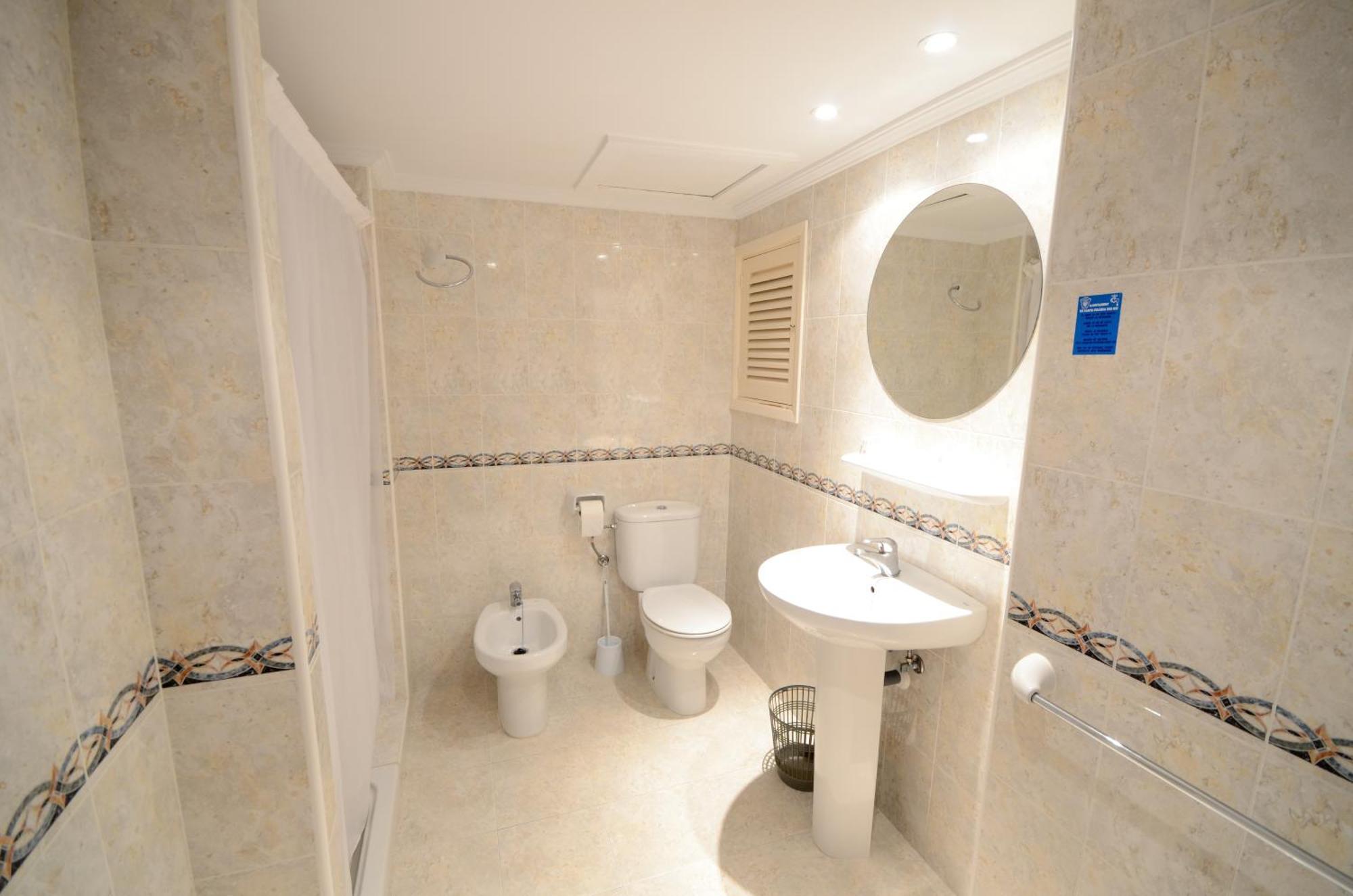Twin Room Bathroom