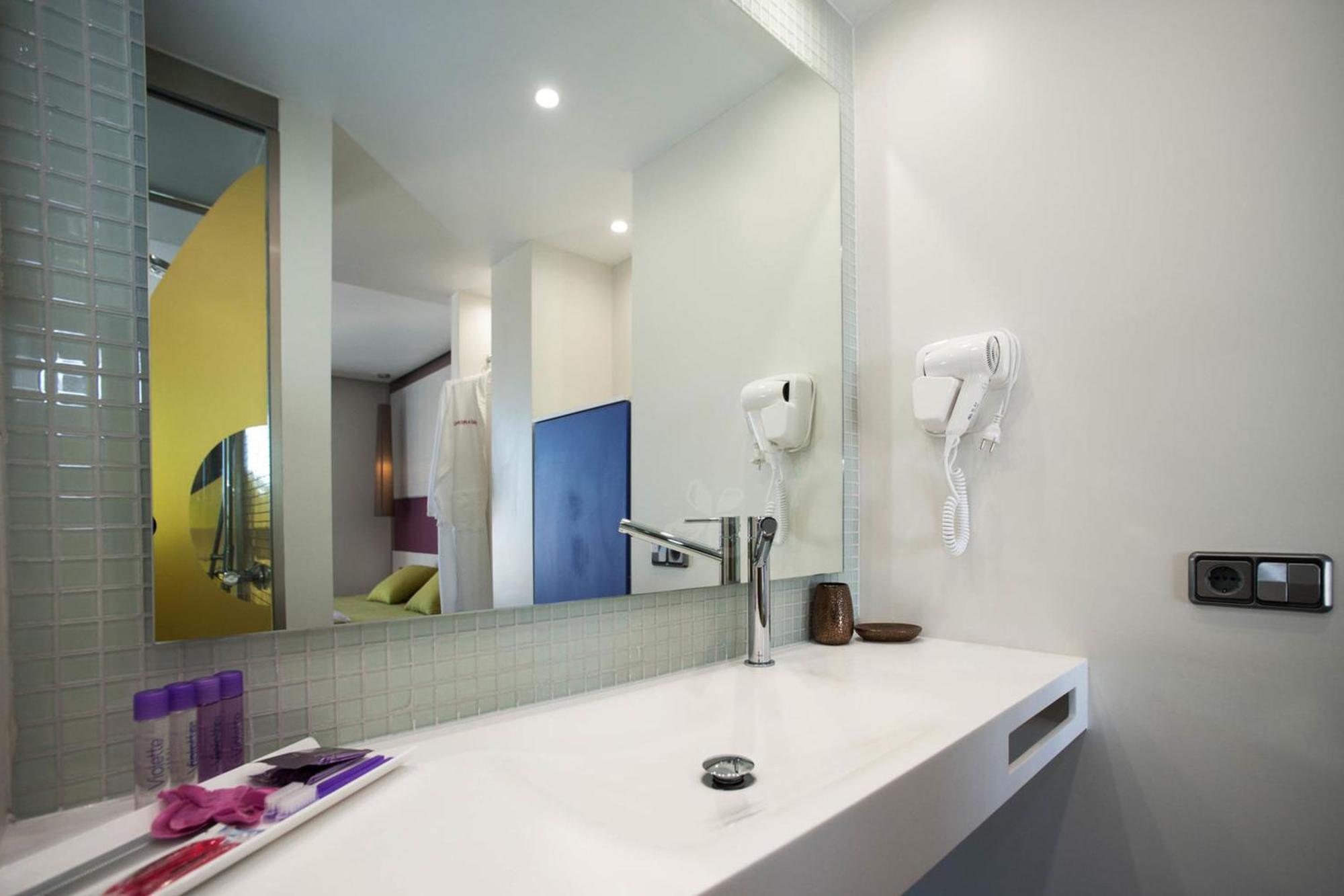 Chambre Double Supérieure - Vue sur Piscine