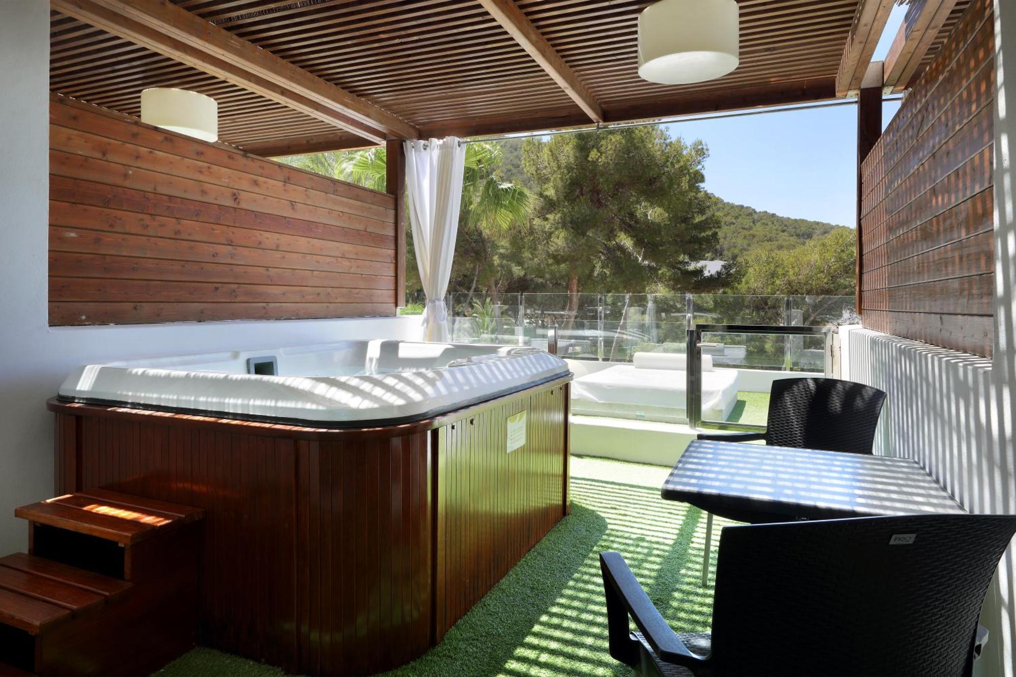 Deluxe tweepersoonskamer met jacuzzi en terras