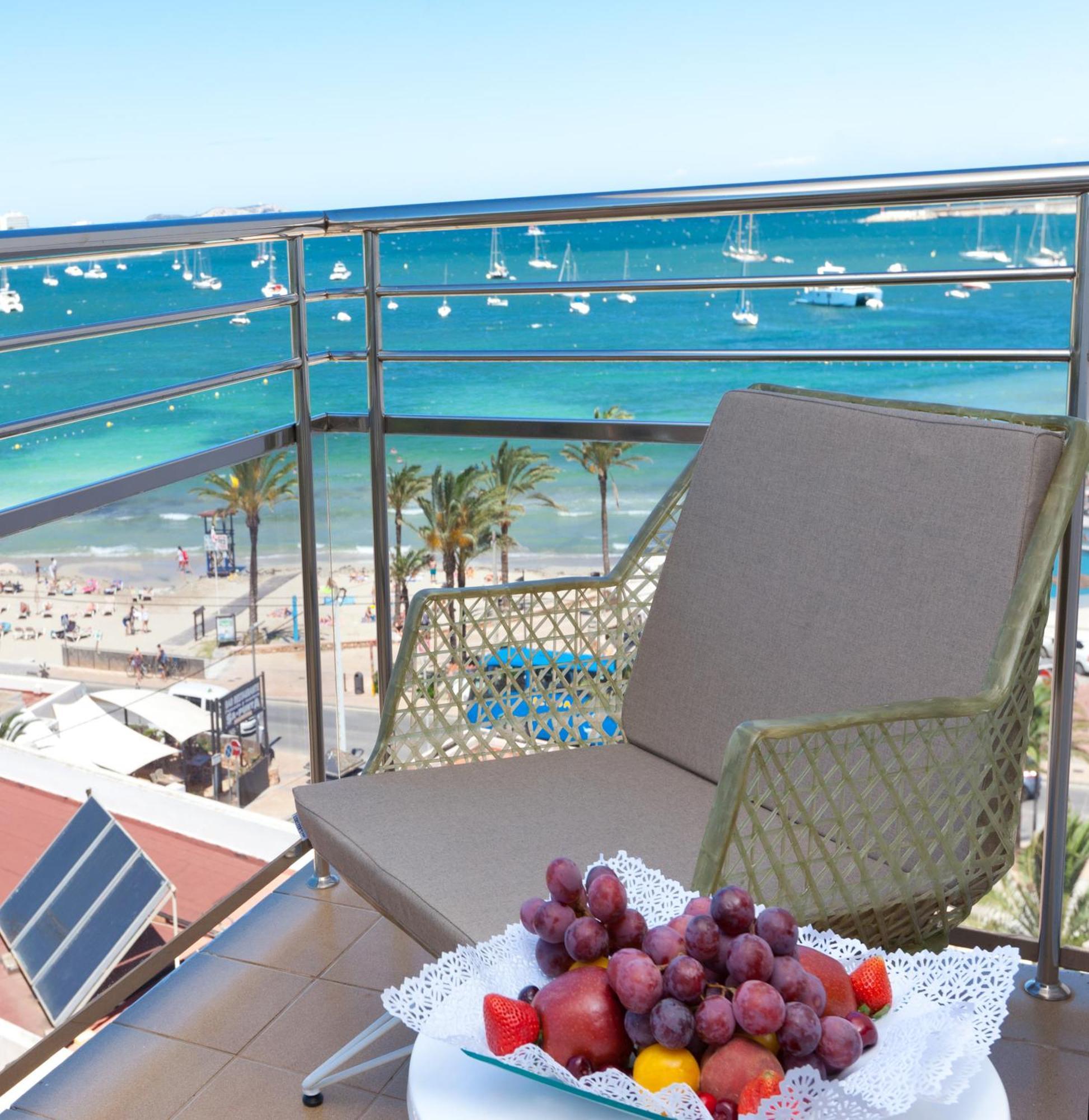 Suite with Balcony and Sea View (2 Adults + 2 Children)