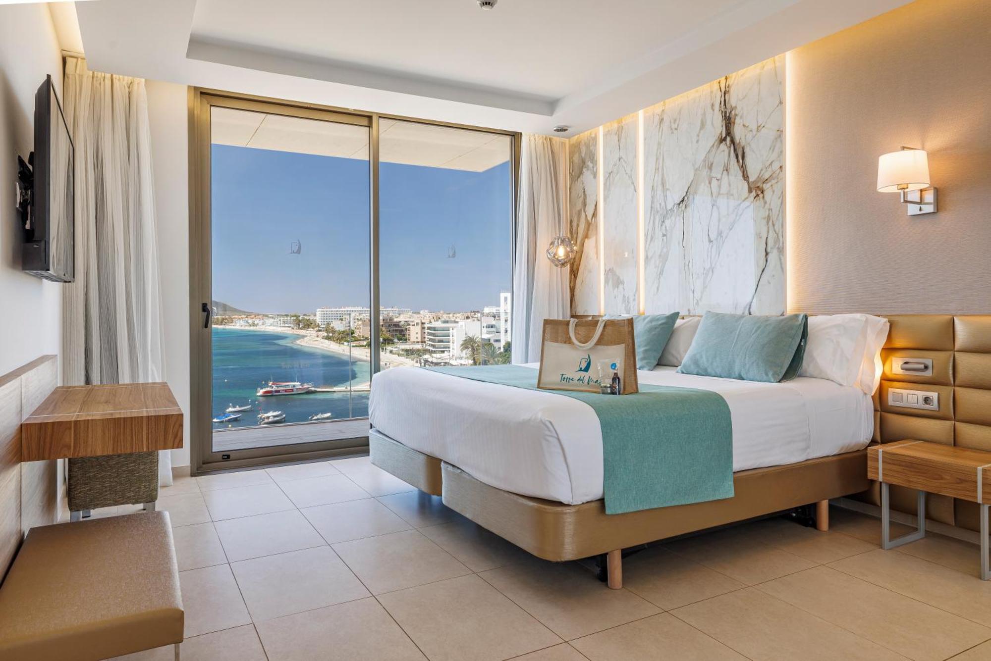 Deluxe Suite with Spa Bath and Free Spa Access