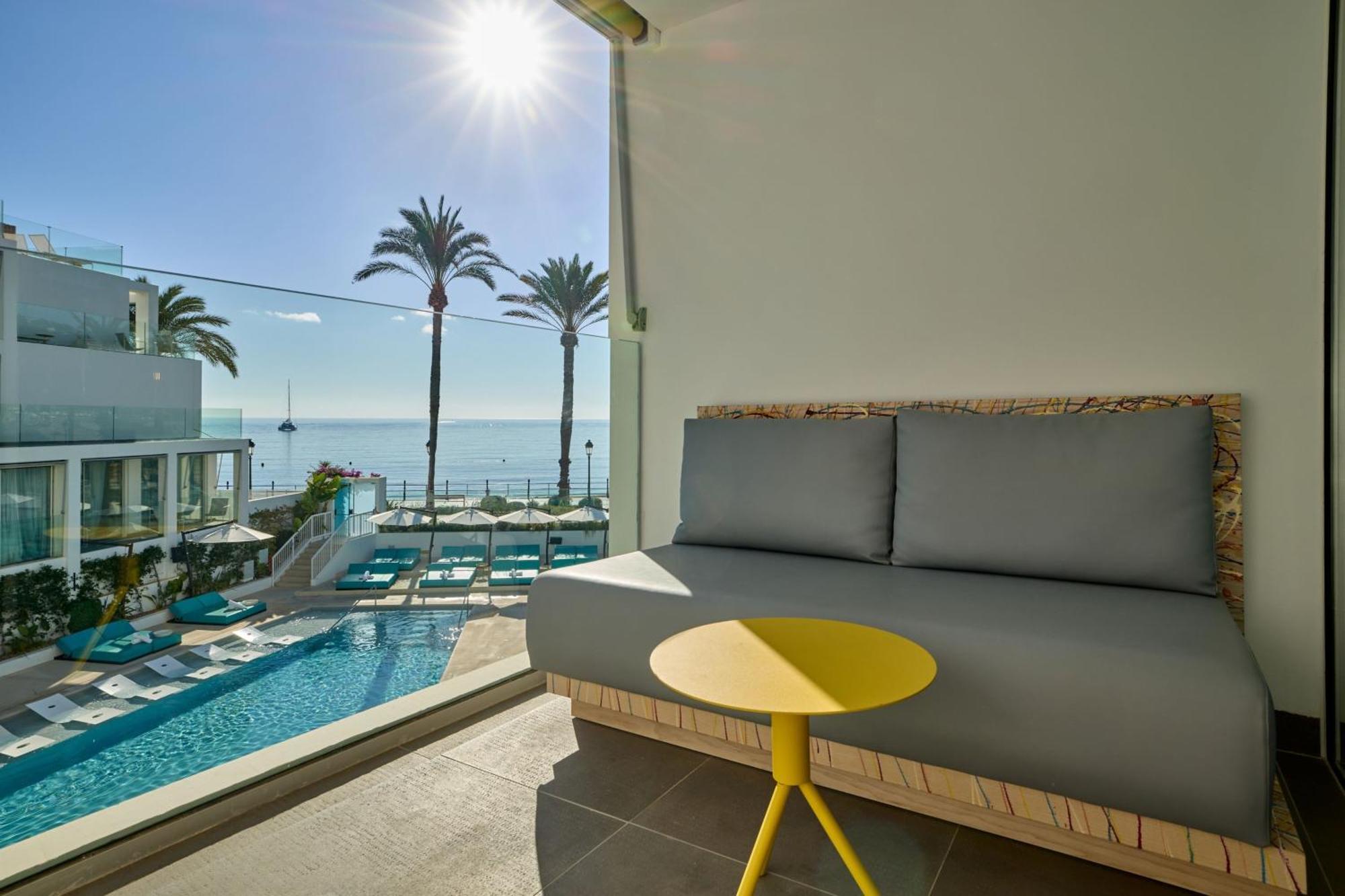 Superior King Room Sea View Balcony