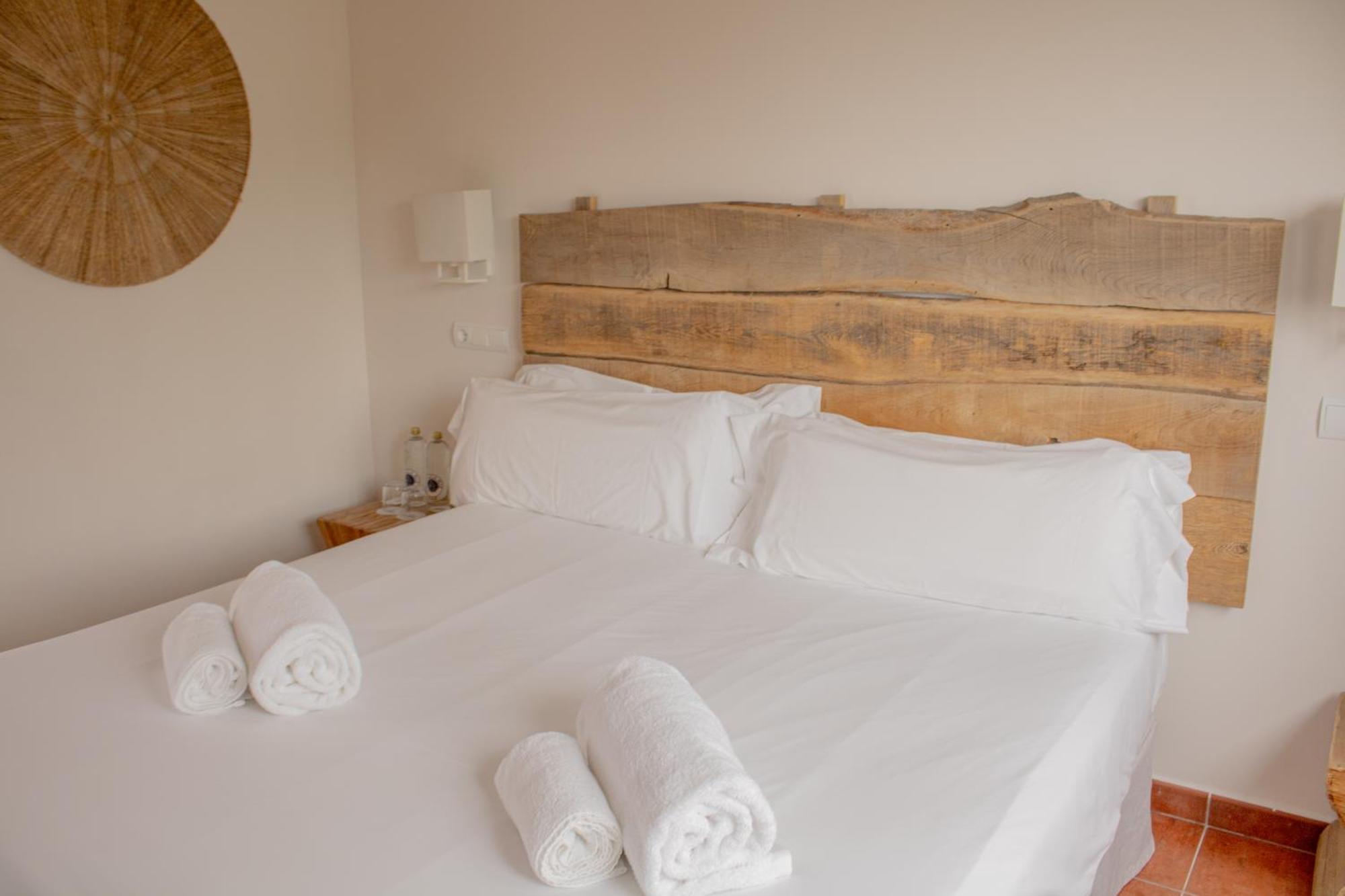 Basic Double Room,1642345564:JPEG