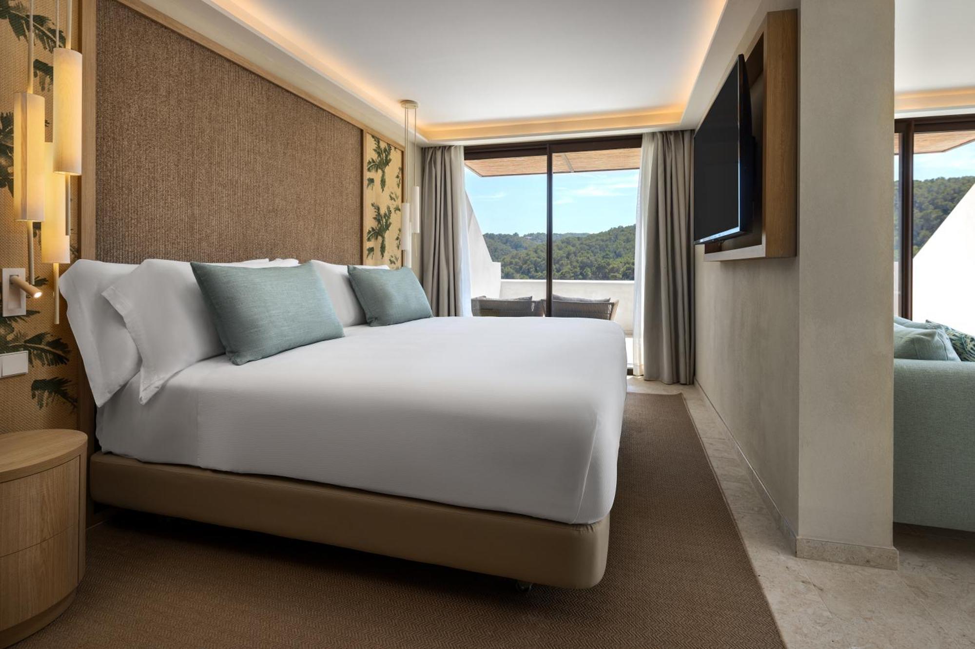 The Club Junior King Suite with Sea View