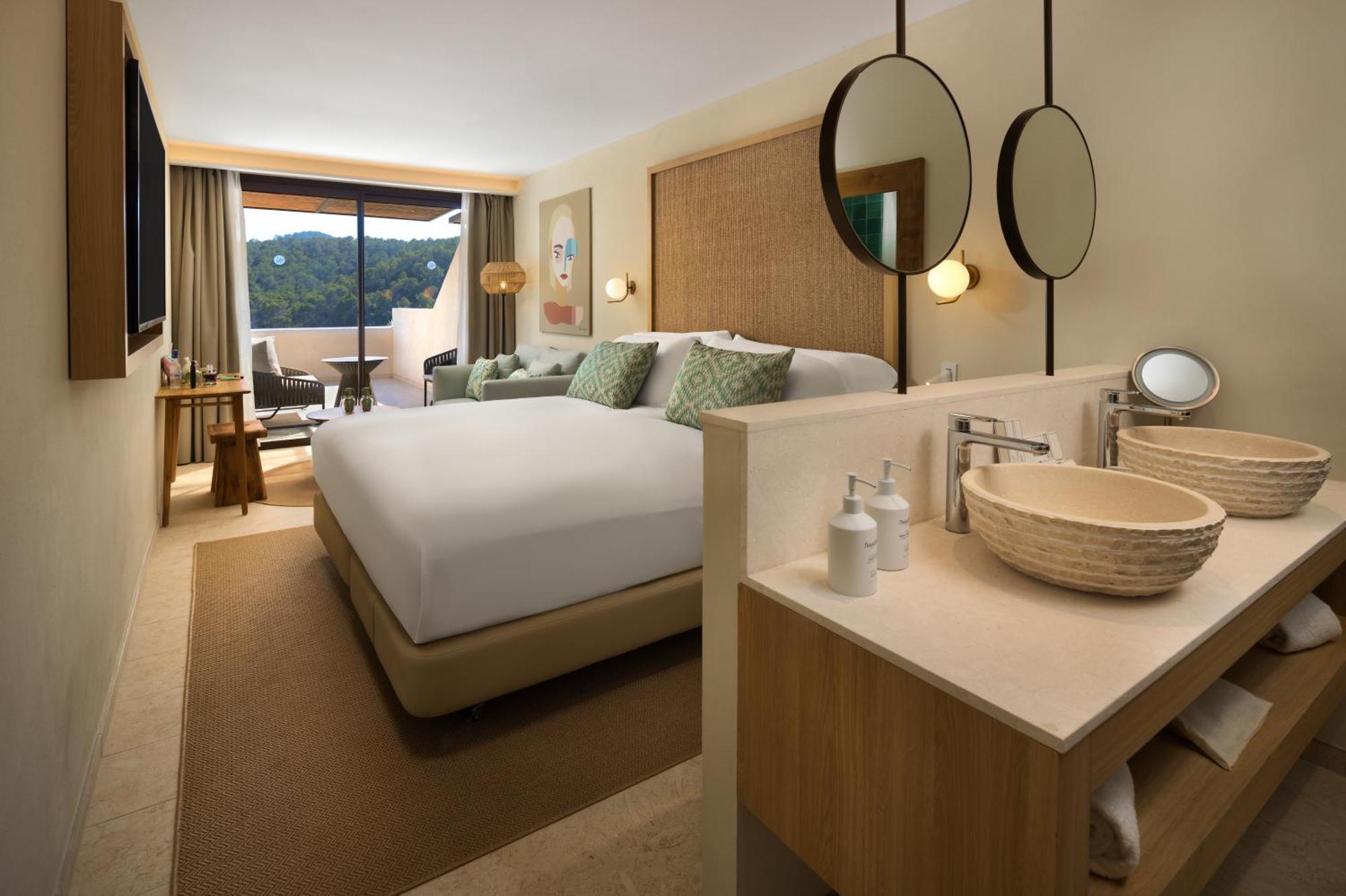 Deluxe King Room