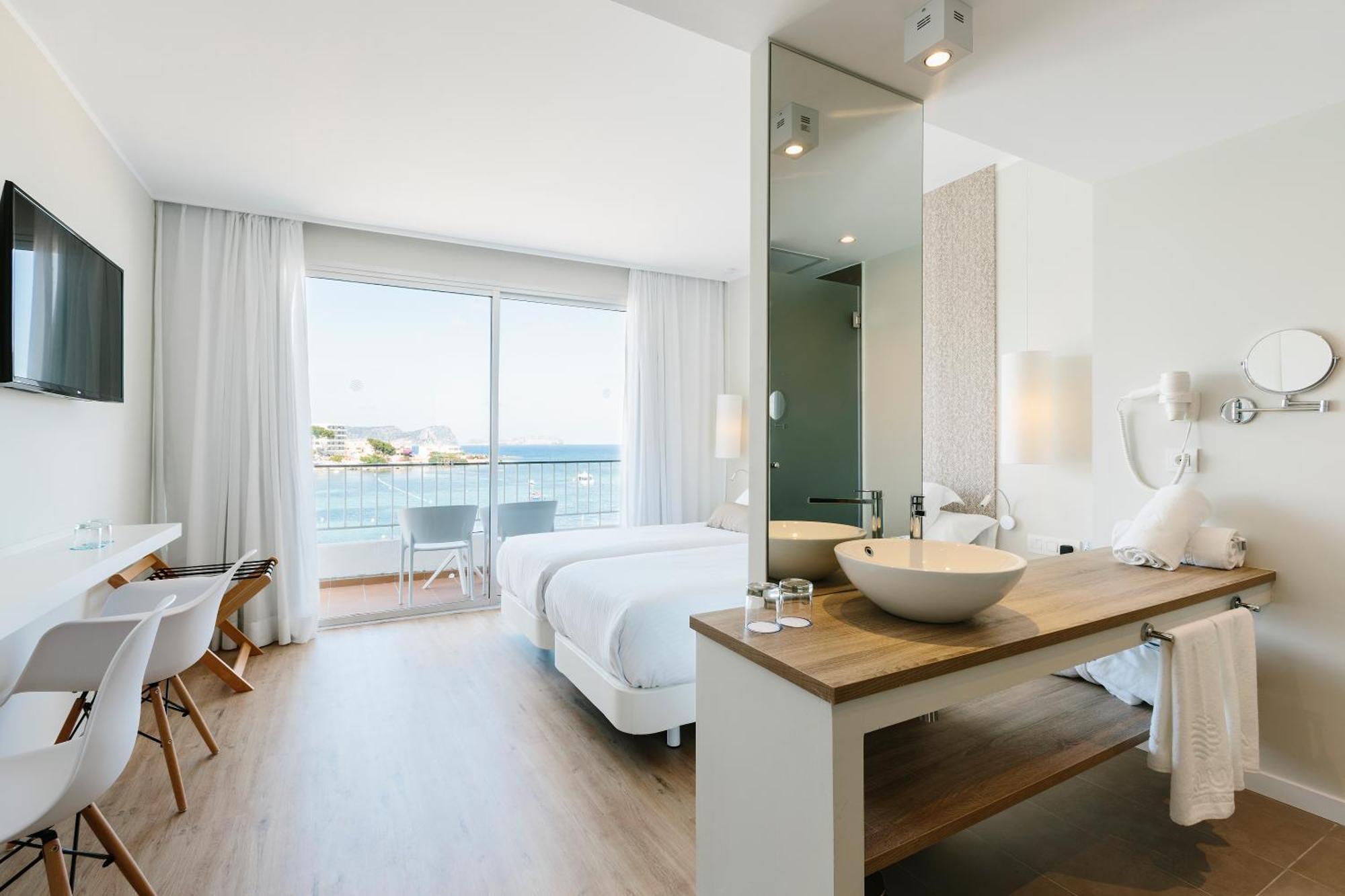 Habitación Doble Superior con vistas frontales al mar