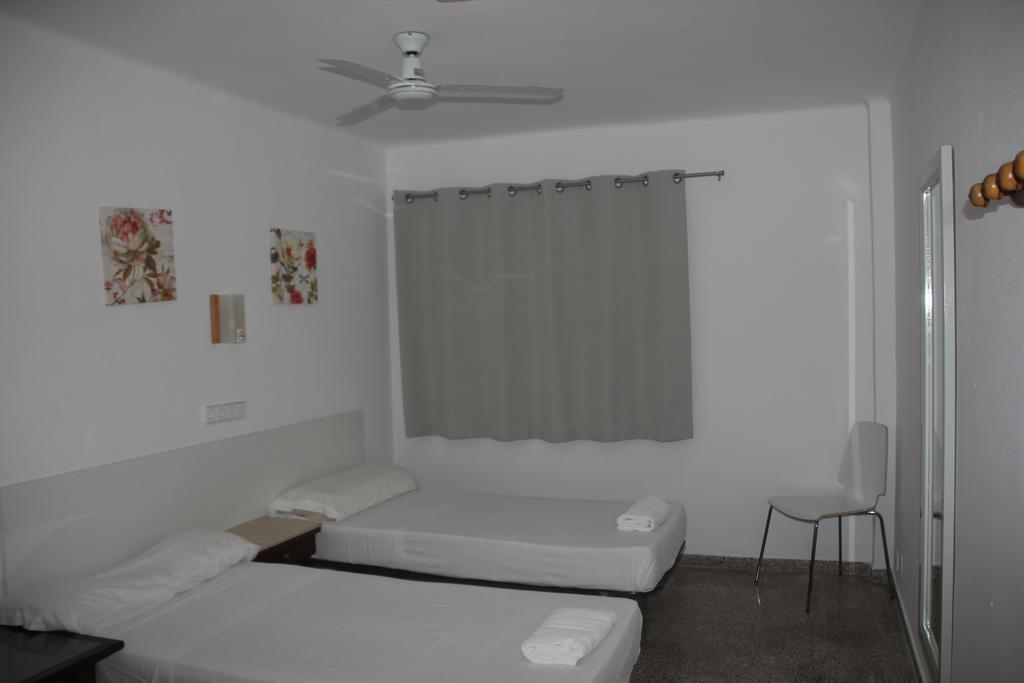 Quarto Individual com Chuveiro e Vaso Sanitário Compartilhados