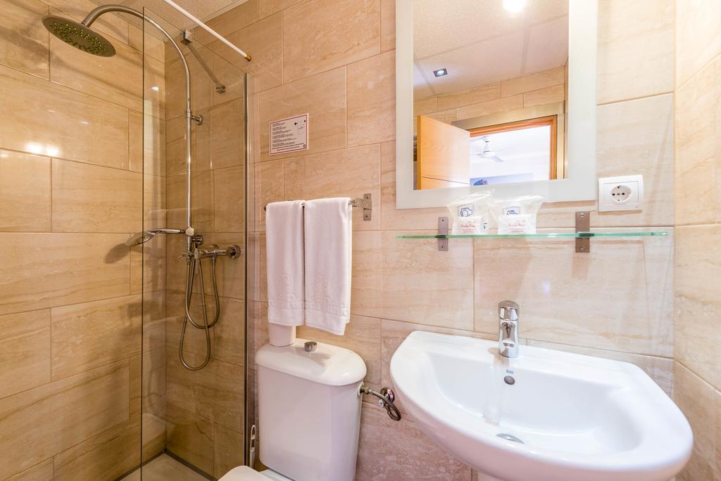 Quarto com Cama de Casal ou 2 de Solteiro