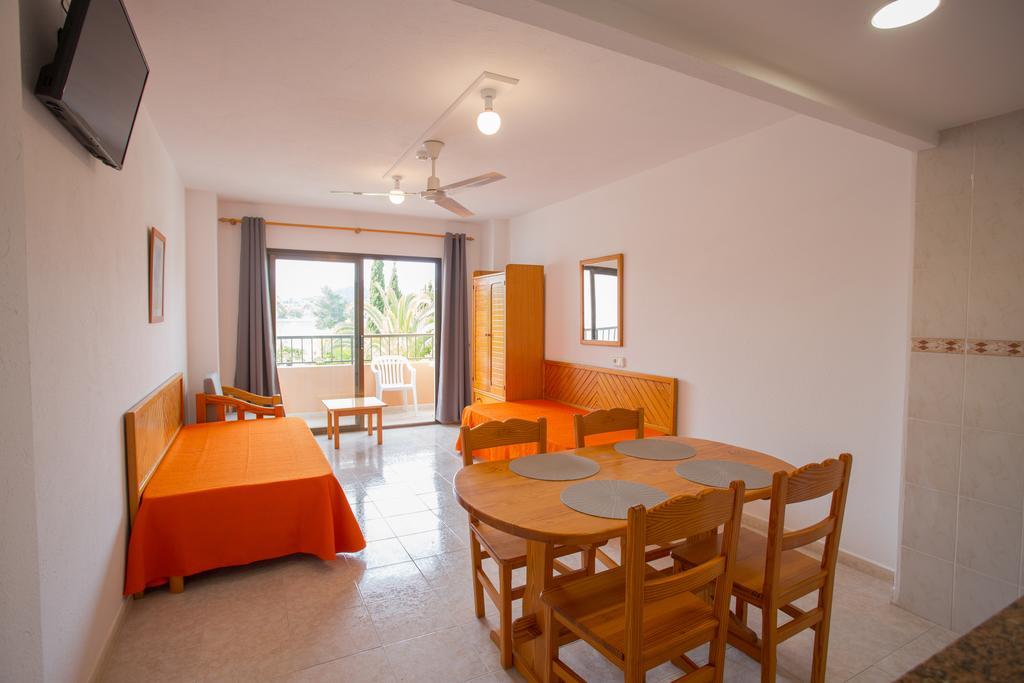 One-Bedroom Apartment (4 Adults),398954370:JPEG