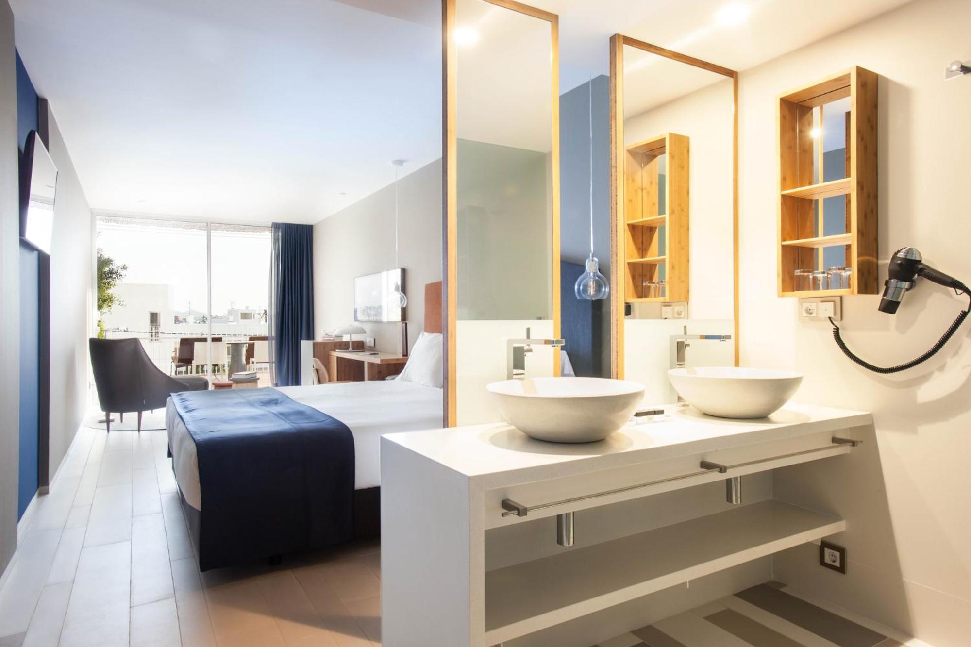 Deluxe Double Room with Terrace,541990680:JPEG