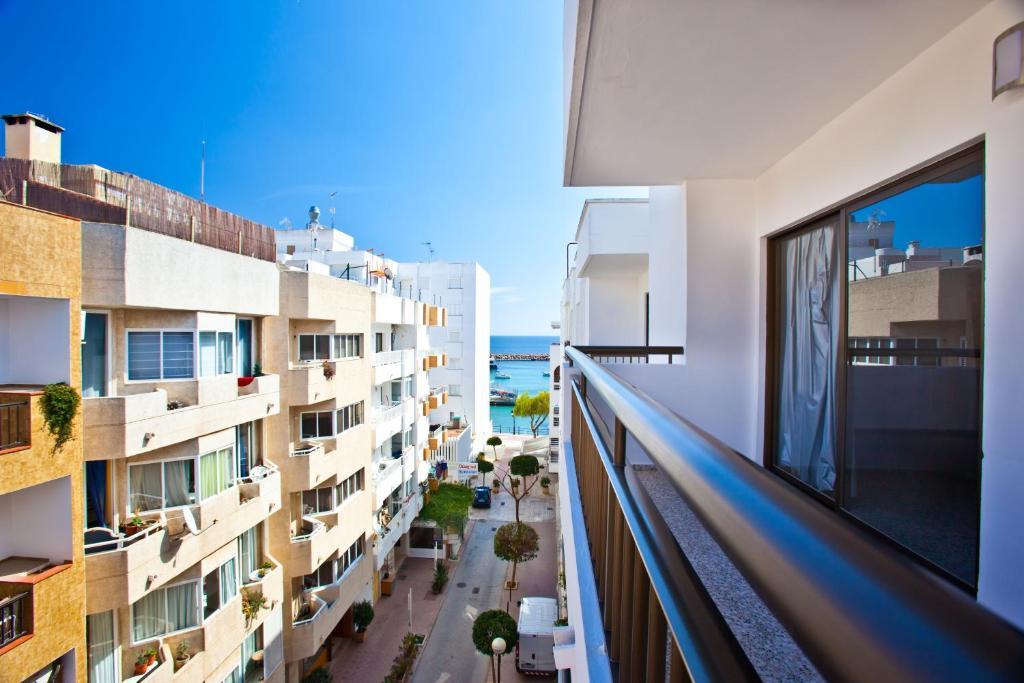 Two-Bedroom Apartment (1-4 Adults),62015290:JPEG