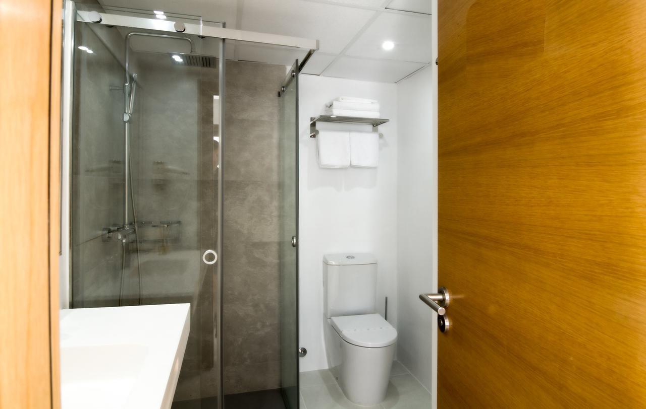 Studio (2 Adults),665685207:JPEG