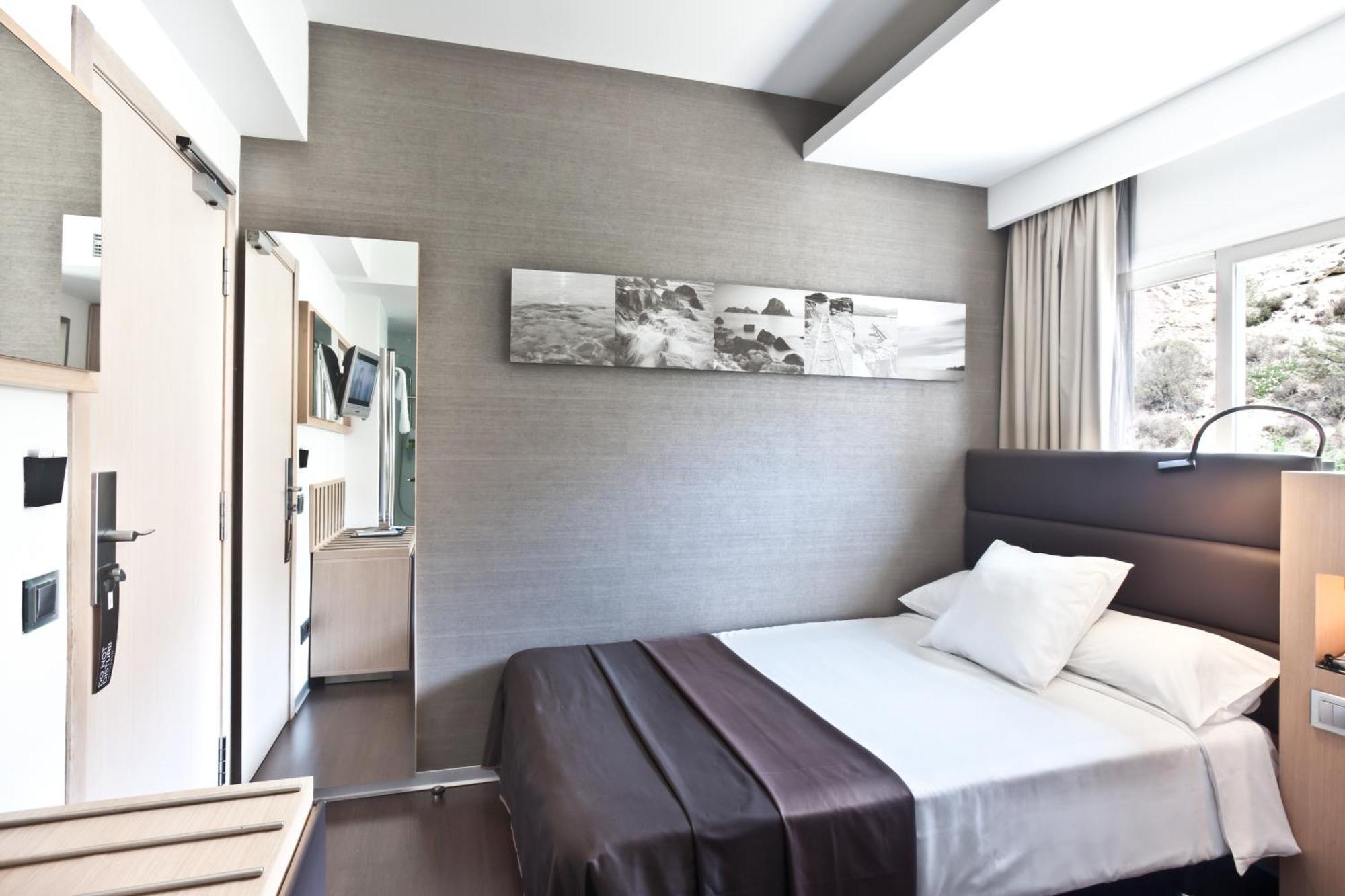 Deluxe Single Room,1589166200:JPEG