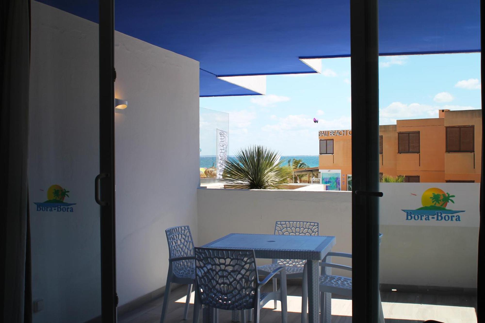 One-Bedroom Apartment with Sea View