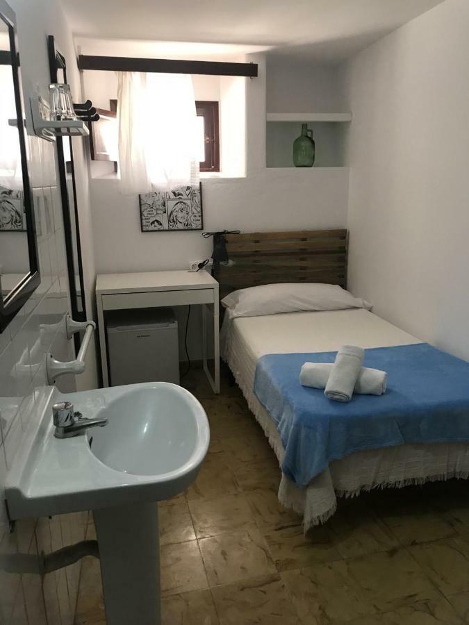 Quarto Individual com Banheiro Compartilhado