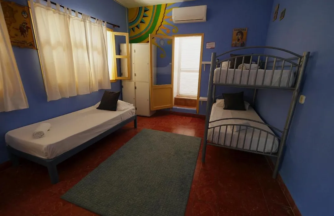 Hostal Giramundo-1