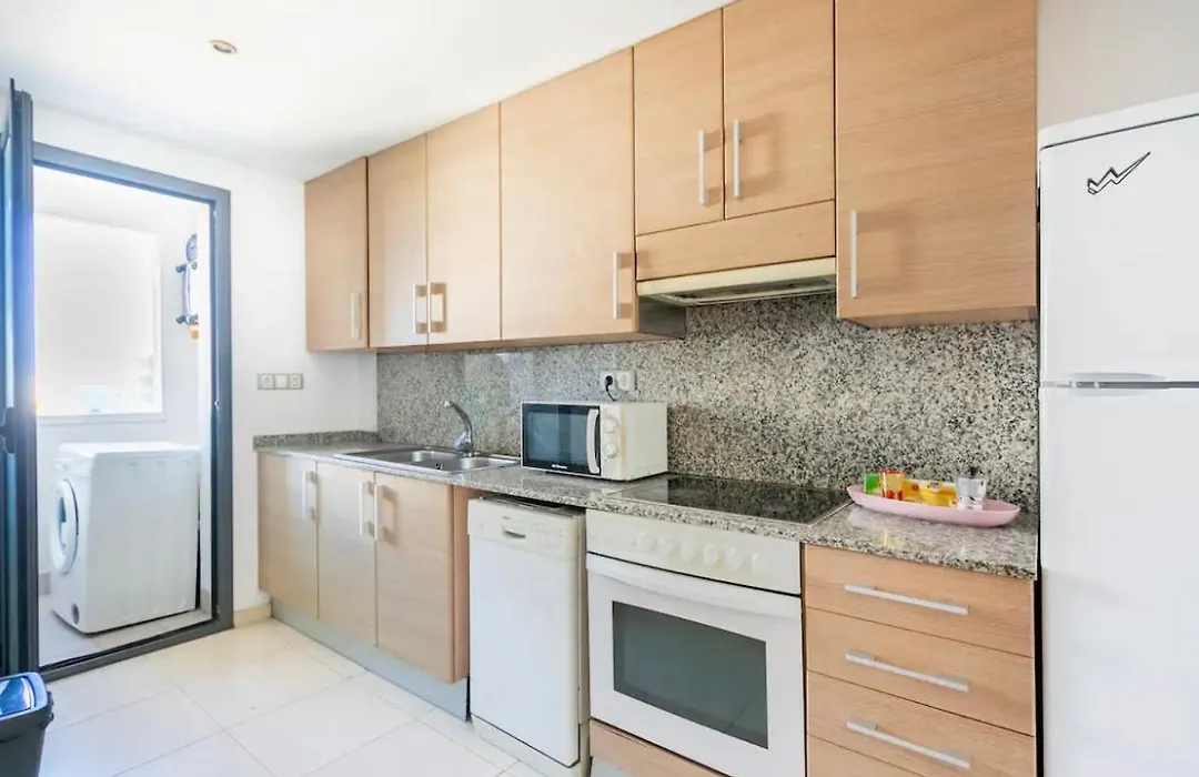 Apartamento De Tres Habitaciones En Playa De Embossa-1