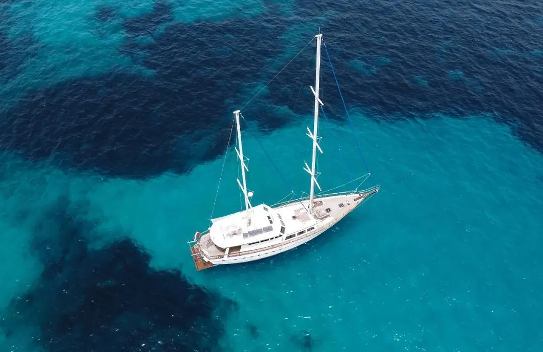 Spacious 24Meters Long Yacht Lagaro / 5 Cabins-1