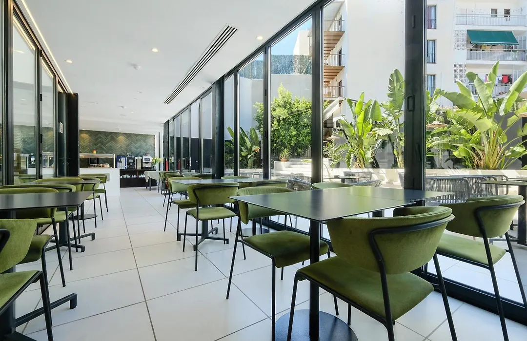Azuline Hotel M-1