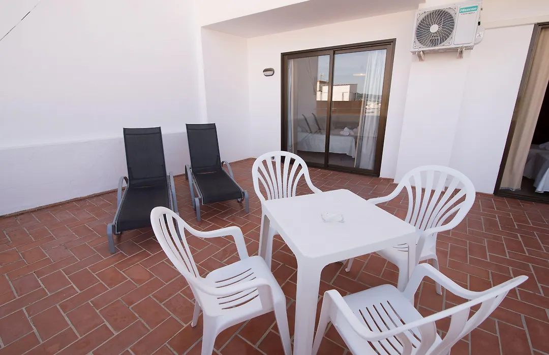 Apartamentos Mestret-1