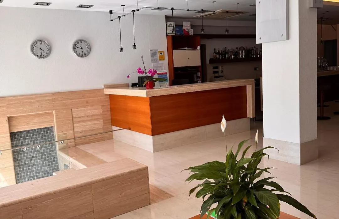 Hotel Marfil-1