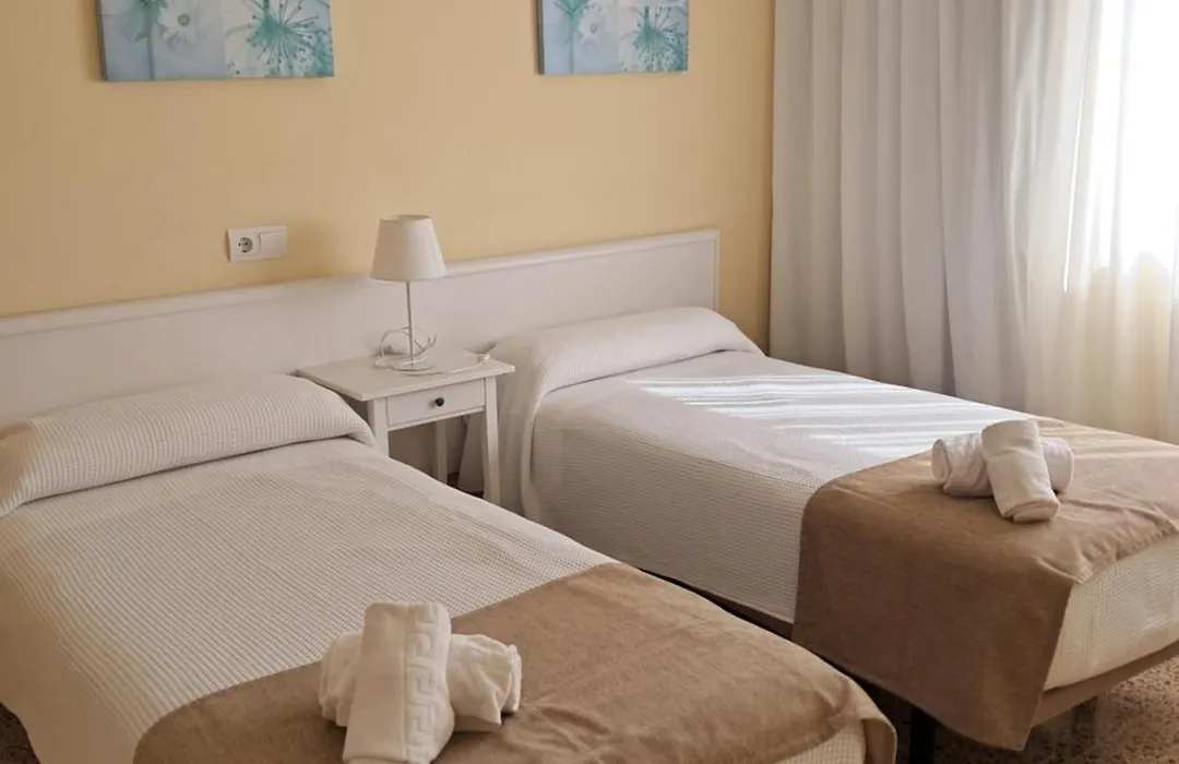 Apartamentos Cala Llonga-1
