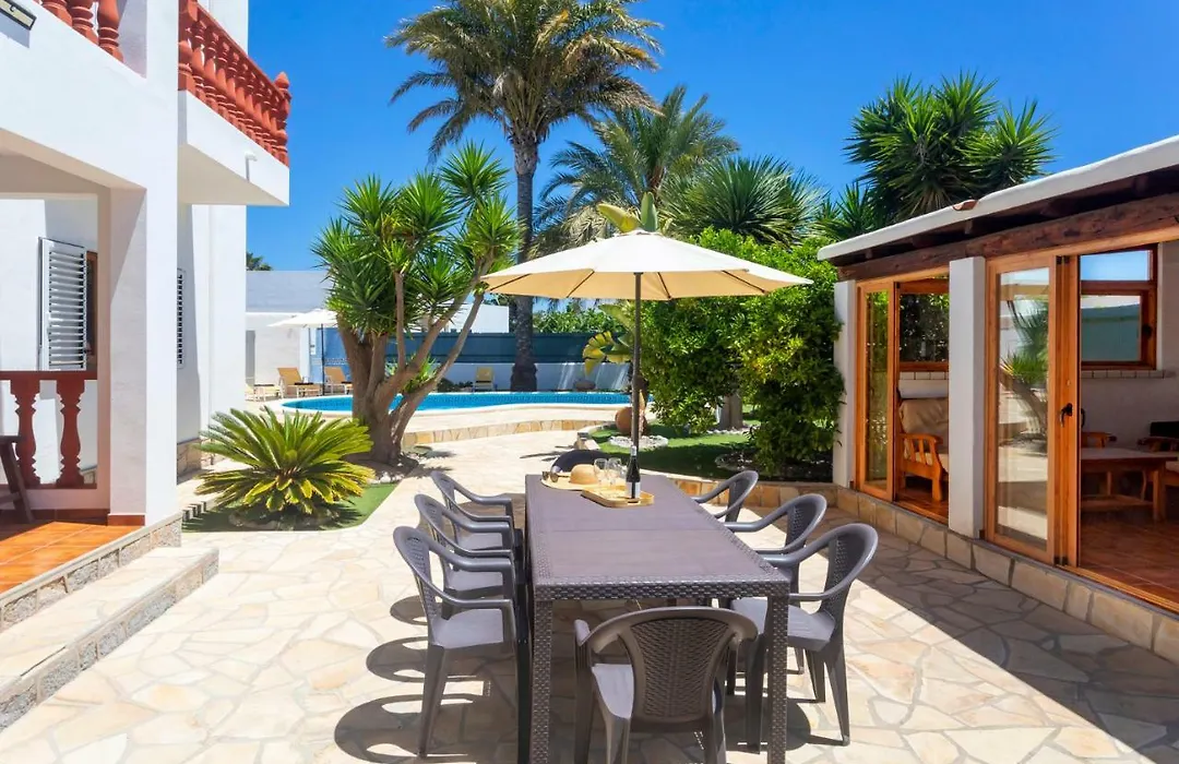 Villa In Playa D'En Bossa Sleeps 9-1