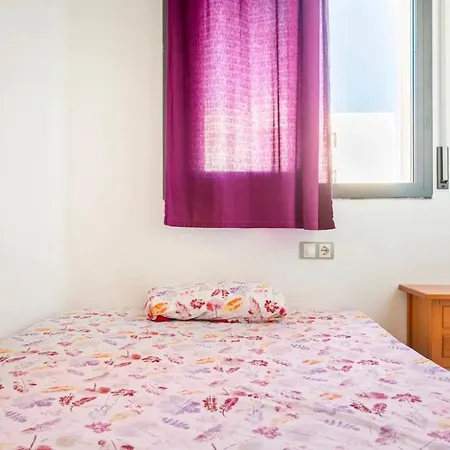 Apartamento De Tres Habitaciones En Playa De Embossa-3