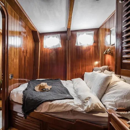 Spacious 24Meters Long Yacht Lagaro / 5 Cabins-2