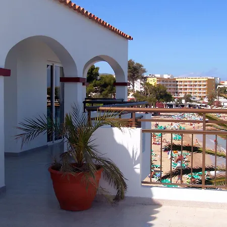 Apartamentos Playa Es Cana-3