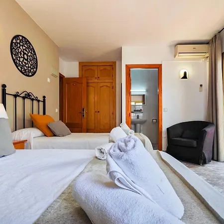 AzuLine Hostal Dinamarca-2