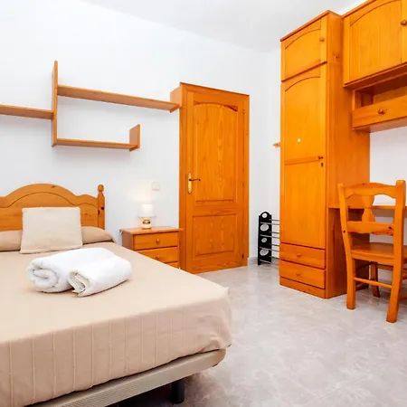 Villa In Playa D'En Bossa Sleeps 9-3