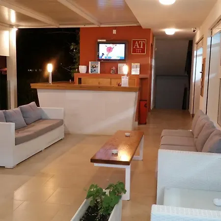 Apartamentos Vista Al Puerto-3