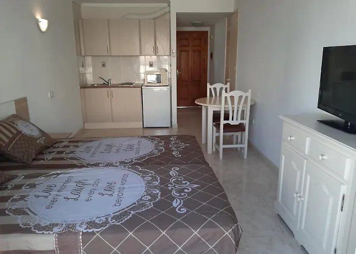 Apartamentos Torres Cardona  Cala Llonga  admite animales