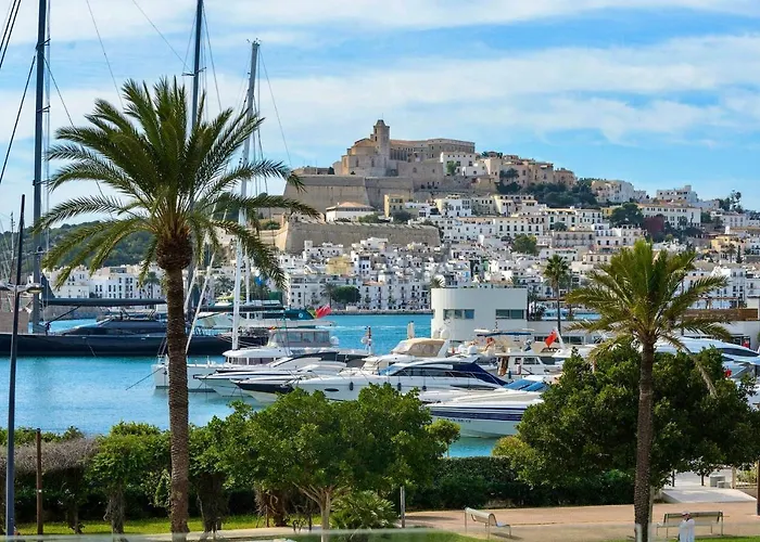 Charming Flat In The Most Exclusive Area Of Ibiza acceptant les animaux
