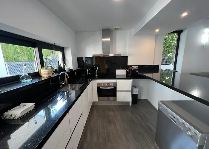 Pet friendly Modern Property For Families Santa Eularia des Riu