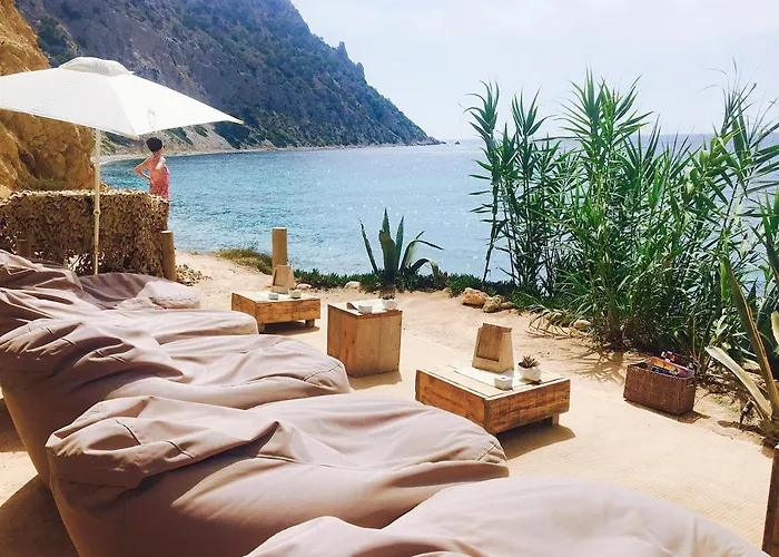 7 Bedroom Villa With Pool - 5Mins Walk To Cala Llonga Beach - Can Ramon