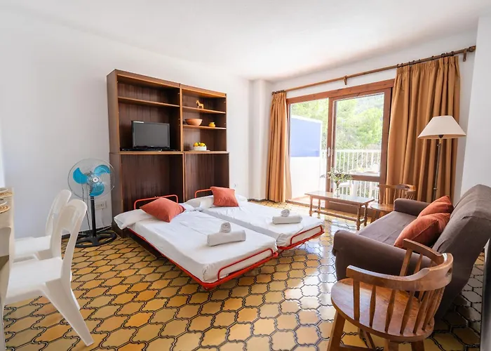 Apartamentos Cala Llonga Playa