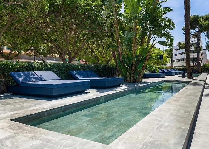 Playa d'en Bossa hotels near Port of Ibiza Town