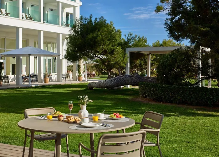 Santa Eularia des Riu hotels near Sol d'en Serra
